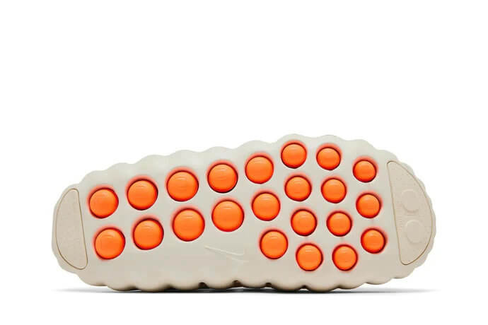 Découvrez les Sandales Nike Mind 001, alliant confort et style contemporain. Idéales pour l'été, elles vous accompagnent avec légèreté. 🌞