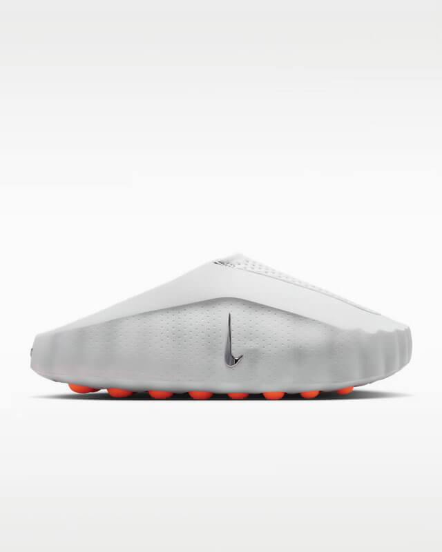 Découvrez les Sandales Nike Mind 001, alliant confort et style contemporain. Idéales pour l'été, elles vous accompagnent avec légèreté. 🌞
