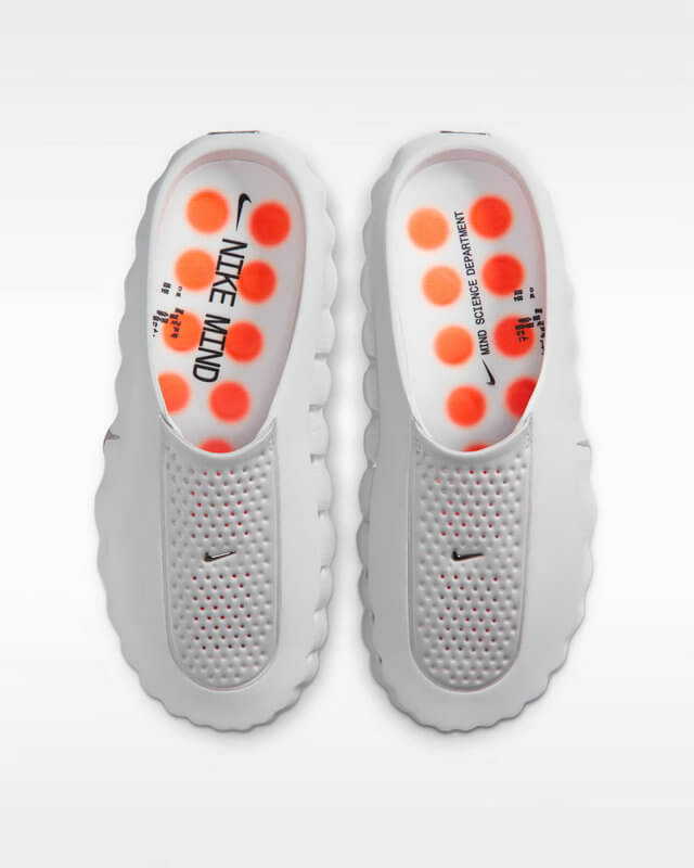 Découvrez les Sandales Nike Mind 001, alliant confort et style contemporain. Idéales pour l'été, elles vous accompagnent avec légèreté. 🌞