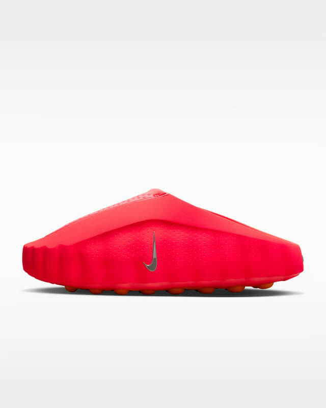 Découvrez les Sandales Nike Mind 001, alliant confort et style contemporain. Idéales pour l'été, elles vous accompagnent avec légèreté. 🌞