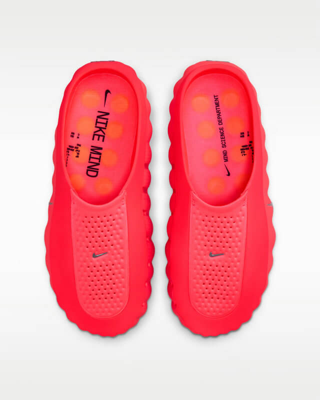 Découvrez les Sandales Nike Mind 001, alliant confort et style contemporain. Idéales pour l'été, elles vous accompagnent avec légèreté. 🌞