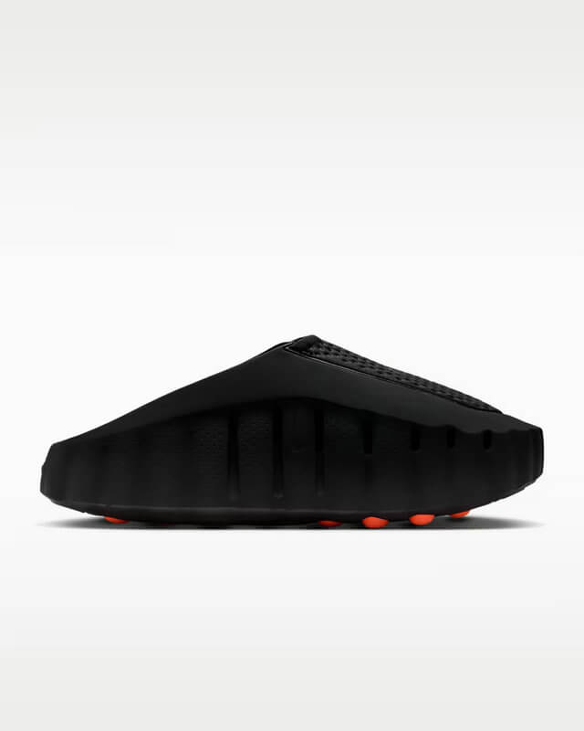 Découvrez les Sandales Nike Mind 001, alliant confort et style contemporain. Idéales pour l'été, elles vous accompagnent avec légèreté. 🌞