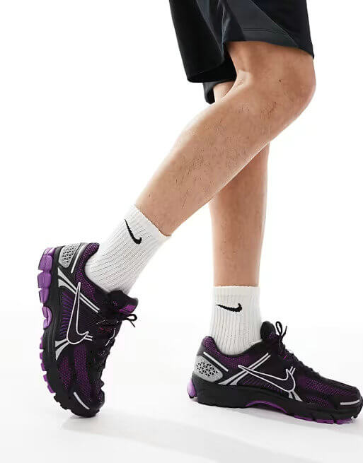 Découvrez le confort exceptionnel des Baskets Nike Zoom Vomero 5, alliant légèreté et innovation. Parfaites pour les sportifs et les passionnés !