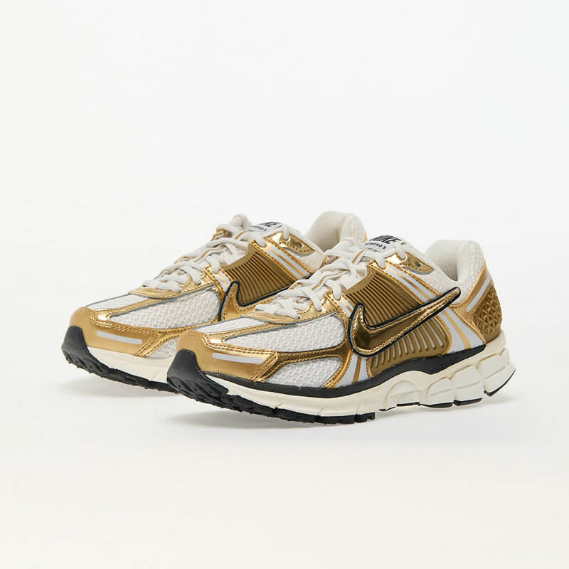 Découvrez le confort exceptionnel des Baskets Nike Zoom Vomero 5, alliant légèreté et innovation. Parfaites pour les sportifs et les passionnés !