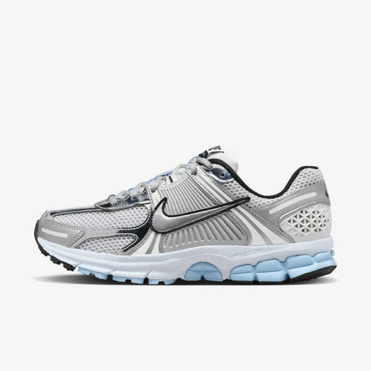 Découvrez le confort exceptionnel des Baskets Nike Zoom Vomero 5, alliant légèreté et innovation. Parfaites pour les sportifs et les passionnés !