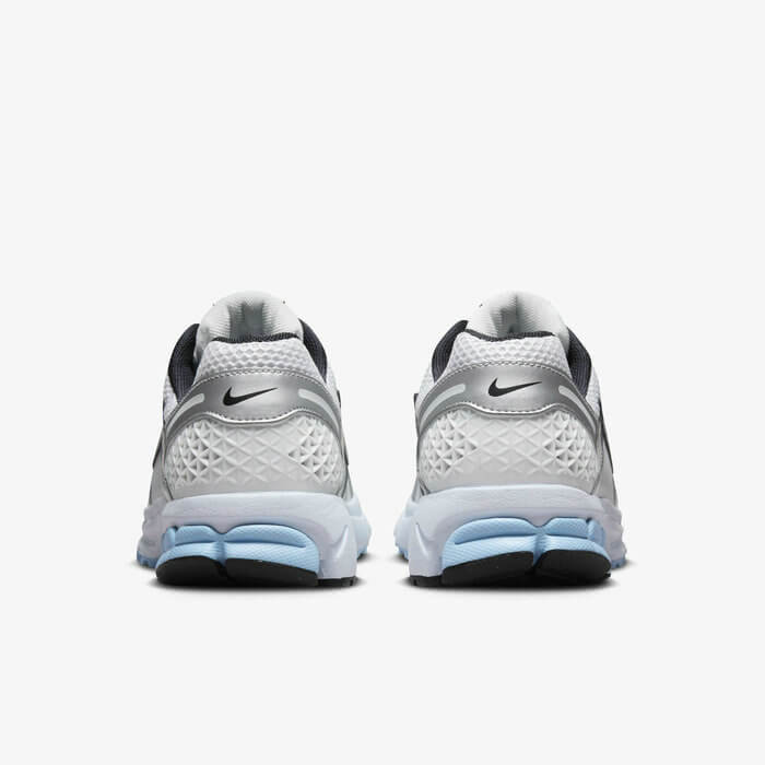 Découvrez le confort exceptionnel des Baskets Nike Zoom Vomero 5, alliant légèreté et innovation. Parfaites pour les sportifs et les passionnés !