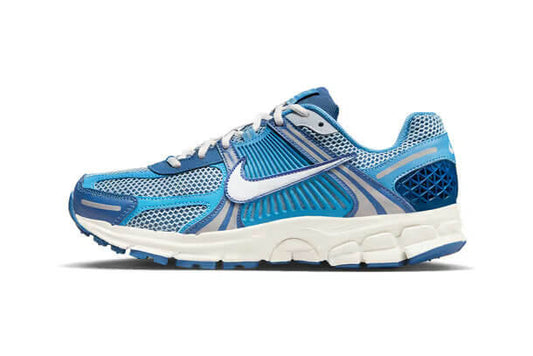 Découvrez le confort exceptionnel des Baskets Nike Zoom Vomero 5, alliant légèreté et innovation. Parfaites pour les sportifs et les passionnés !