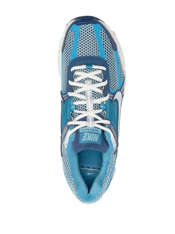 Découvrez le confort exceptionnel des Baskets Nike Zoom Vomero 5, alliant légèreté et innovation. Parfaites pour les sportifs et les passionnés !