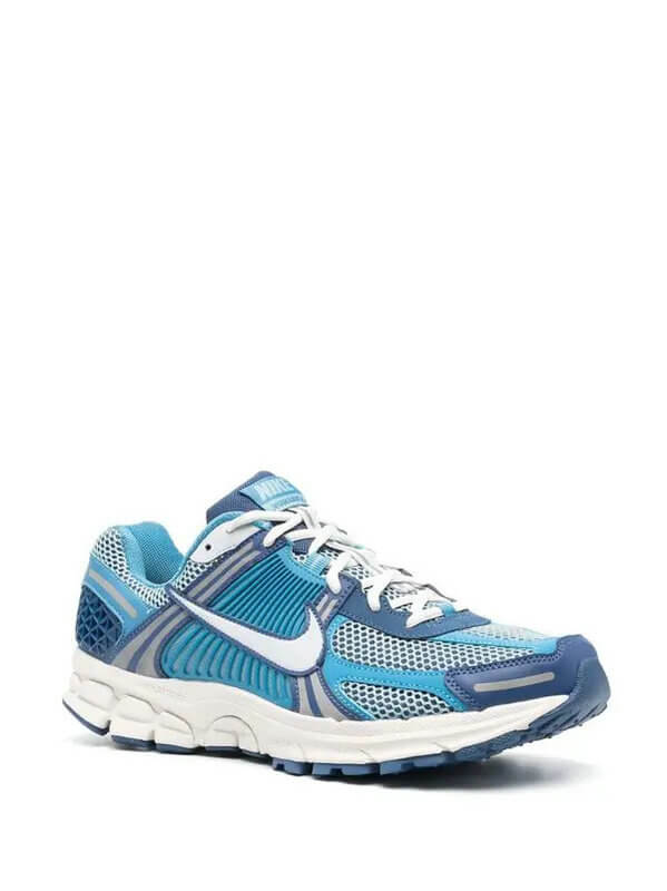 Découvrez le confort exceptionnel des Baskets Nike Zoom  Vomero 5, alliant légèreté et innovation. Parfaites pour les sportifs et les passionnés !
