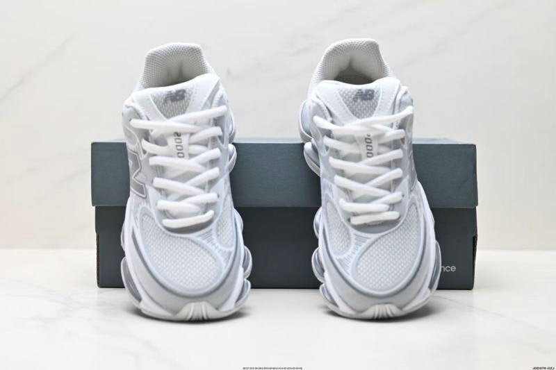 Découvrez le confort et le style des Baskets New Balance 2000, alliant héritage et innovation moderne. Offrez-vous une expérience de marche inégalée !