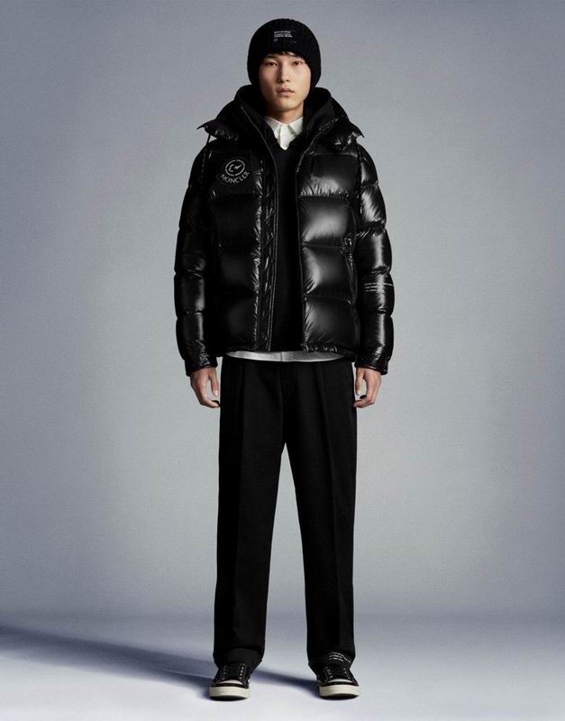 Les doudounes Moncler homme allient élégance et performance pour offrir une protection optimale contre le froid.

Leur design sophistiqué et leurs matériaux de haute qualité en font un choix incontournable pour les amateurs de mode 