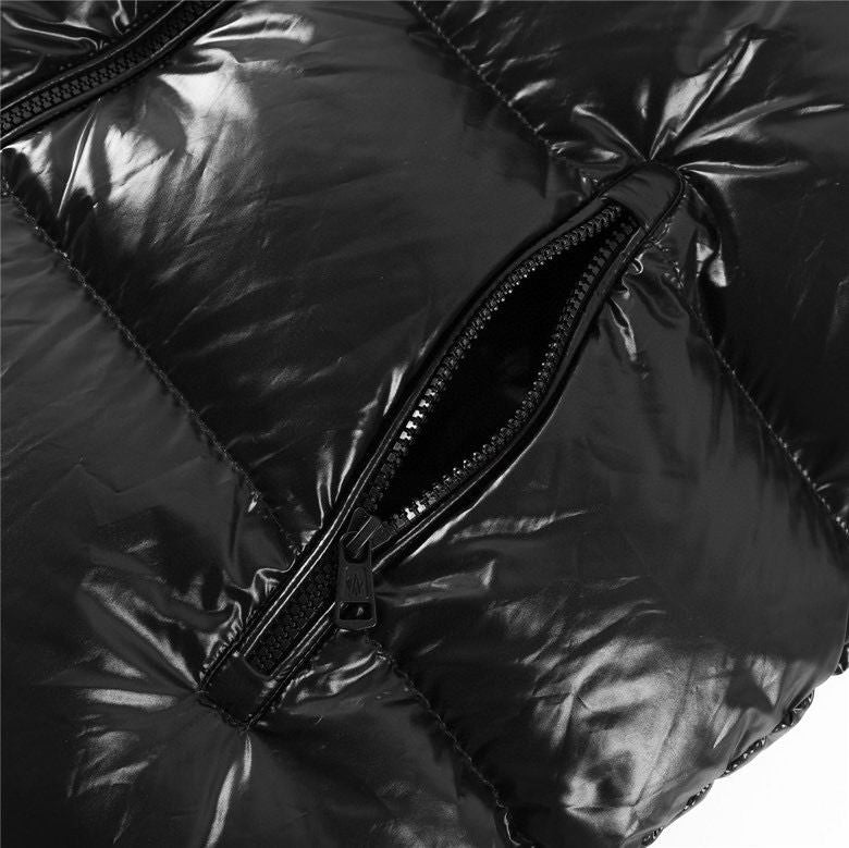 Les doudounes Moncler homme allient élégance et performance pour offrir une protection optimale contre le froid.

Leur design sophistiqué et leurs matériaux de haute qualité en font un choix incontournable pour les amateurs de mode 