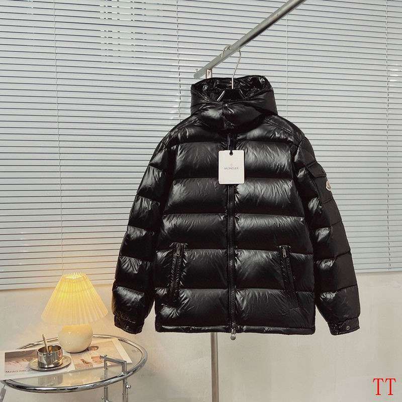 Les doudounes Moncler homme allient élégance et performance pour offrir une protection optimale contre le froid.

Leur design sophistiqué et leurs matériaux de haute qualité en font un choix incontournable pour les amateurs de mode 