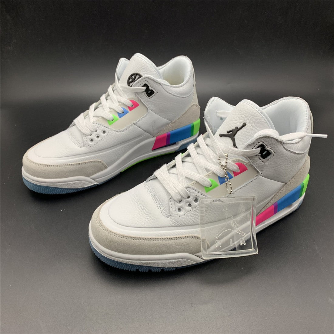 Les baskets Air Jordan 3 Triple White Femme permettent de personnaliser votre style tout en bénéficiant d’un confort supérieur.les Air Jordan 3 Triple.