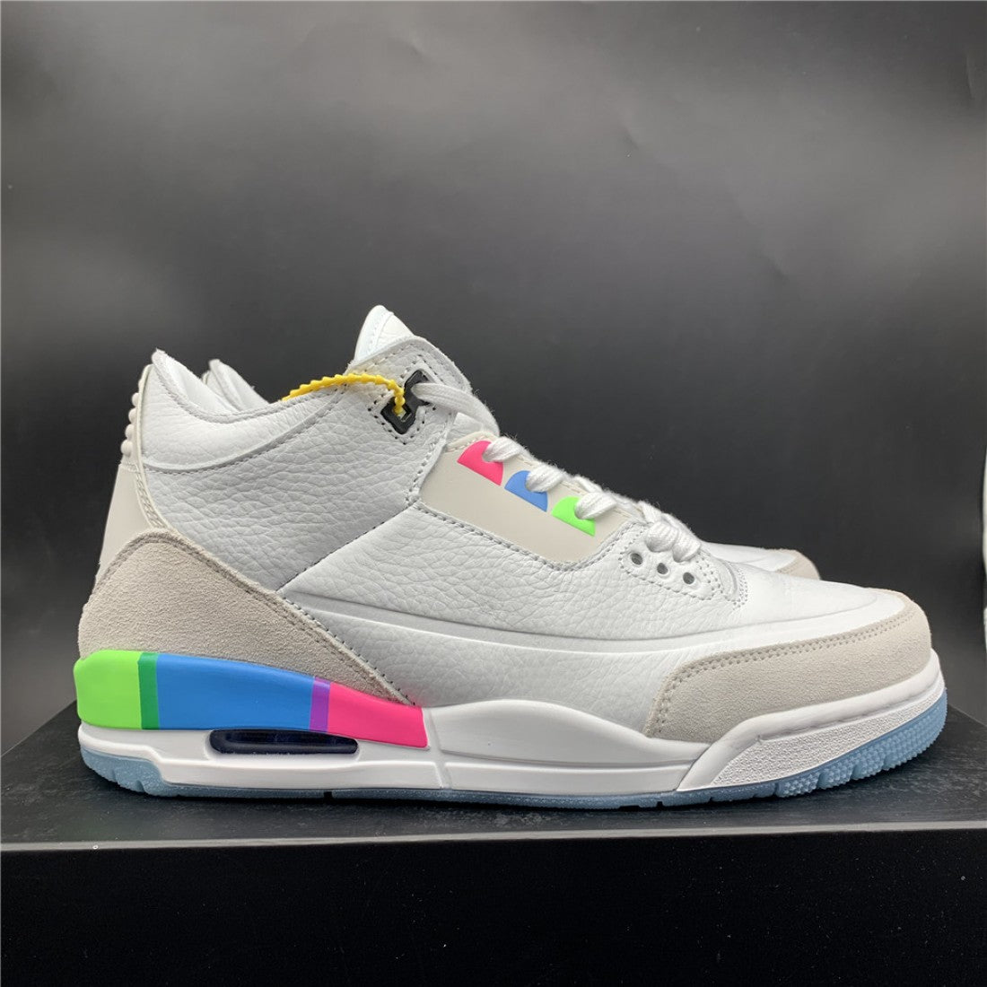 Les baskets Air Jordan 3 Triple White Femme permettent de personnaliser votre style tout en bénéficiant d’un confort supérieur.les Air Jordan 3 Triple.