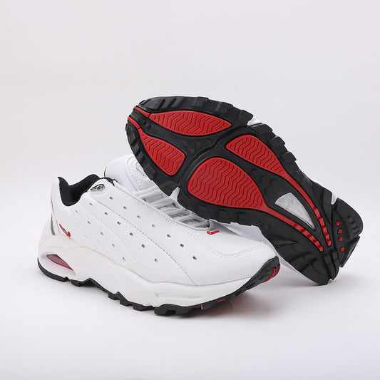 Les baskets Nike Hot Step Air Terra x NOCTA "White-Red" Femme sont issues de la collaboration entre Nike et NOCTA, la ligne signature de Drake.