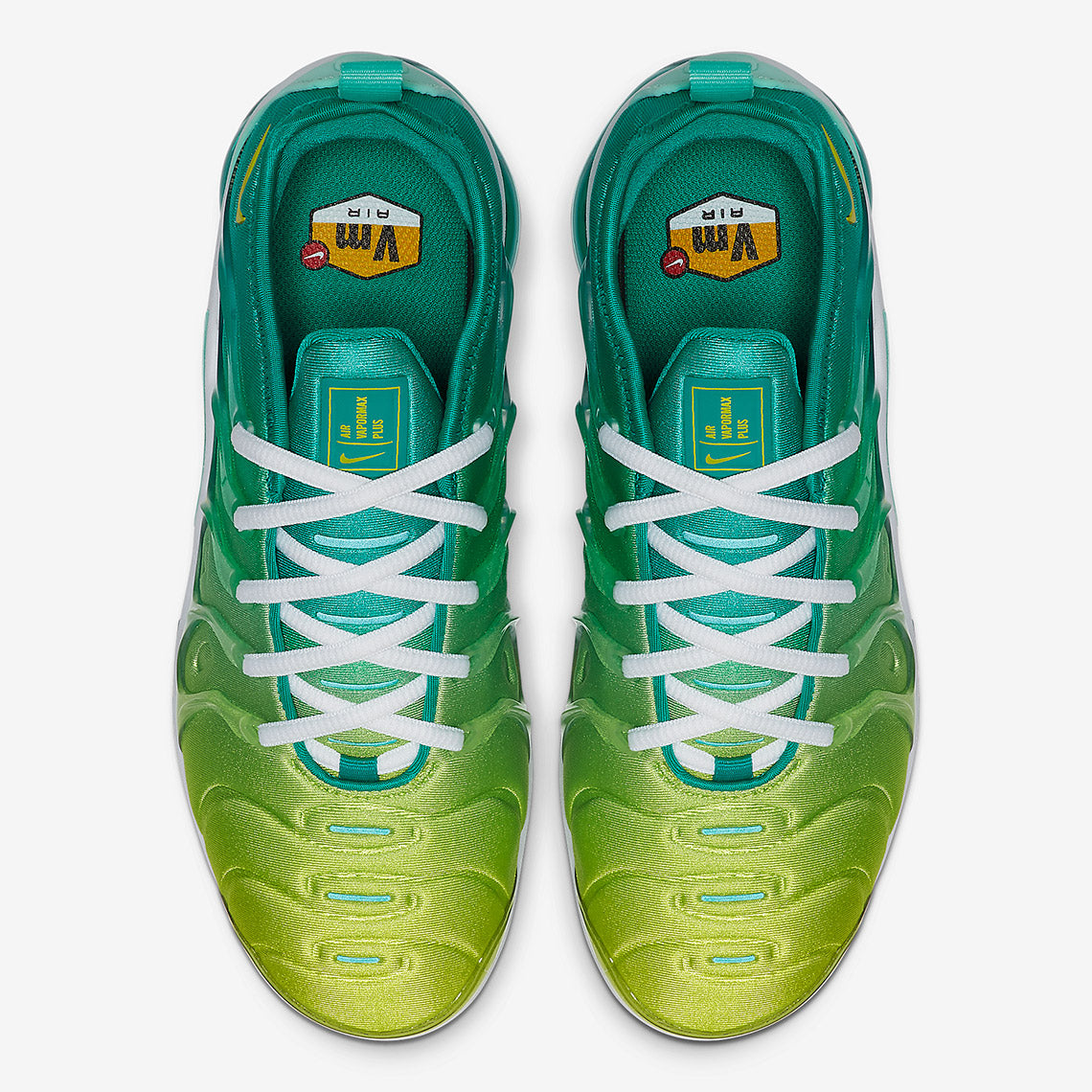 Les Nike Air Vapormax Plus TN Femme incarnent une fusion audacieuse entre l’héritage des baskets TN des années 90 et l’innovation moderne de la technologie Vapormax.