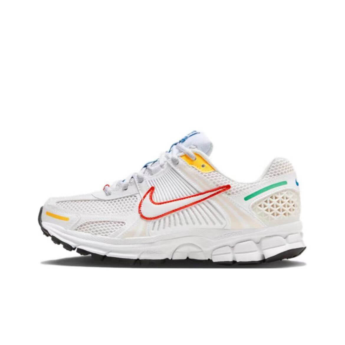 Découvrez le confort exceptionnel des Baskets Nike Zoom Vomero 5, alliant légèreté et innovation. Parfaites pour les sportifs et les passionnés !