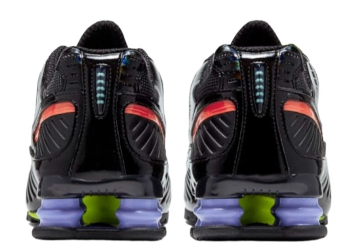 Les baskets Nike Shox Enigma assurent un confort supérieur grâce à la technologie Shox. Les colonnes de soutien au talon procurent un amorti réactif.