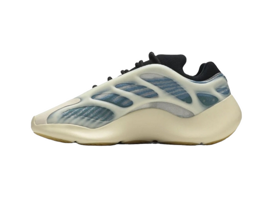 Les Yeezy 700 V3 femme sont des pièces maîtresses de la mode. Depuis leur introduction.
Elles ont conquis les amateurs de mode grâce à leur esthétique audacieuse et leurs innovations techniques.