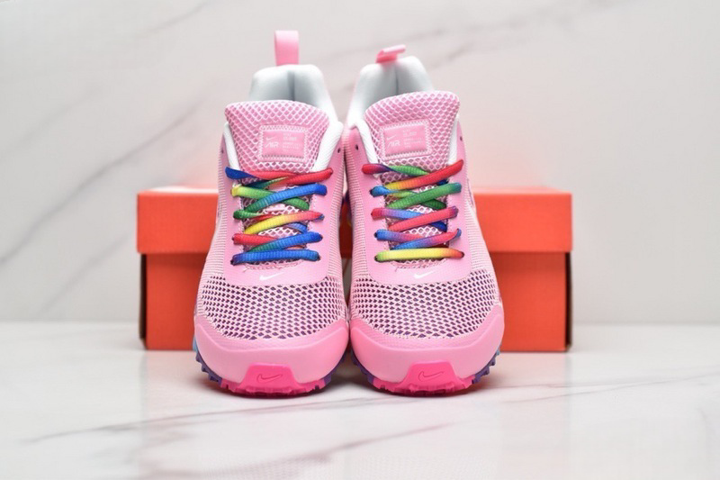 Les Nike Shox Reax Run Air 2021 Femme marquent une évolution audacieuse dans la ligne Shox, avec un design à la fois moderne et fonctionnel.