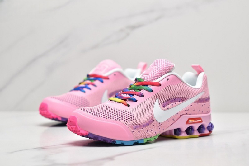 Les Nike Shox Reax Run Air 2021 Femme marquent une évolution audacieuse dans la ligne Shox, avec un design à la fois moderne et fonctionnel.