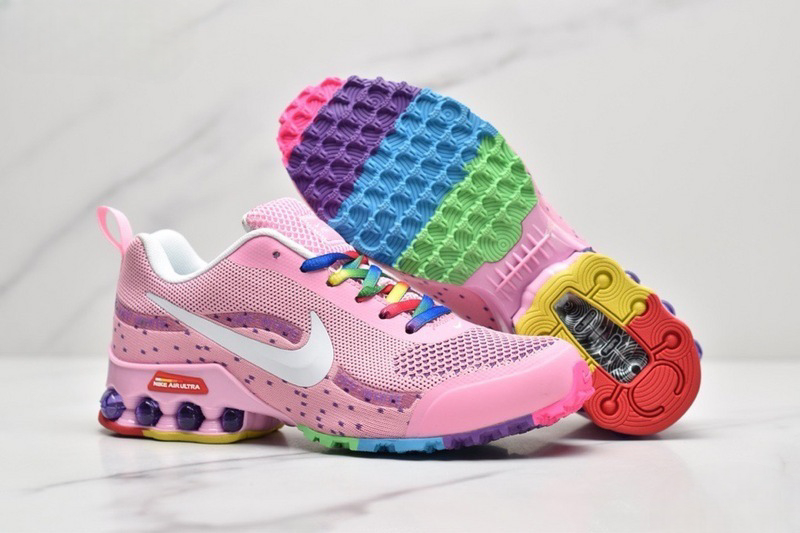 Les Nike Shox Reax Run Air 2021 Femme marquent une évolution audacieuse dans la ligne Shox, avec un design à la fois moderne et fonctionnel.