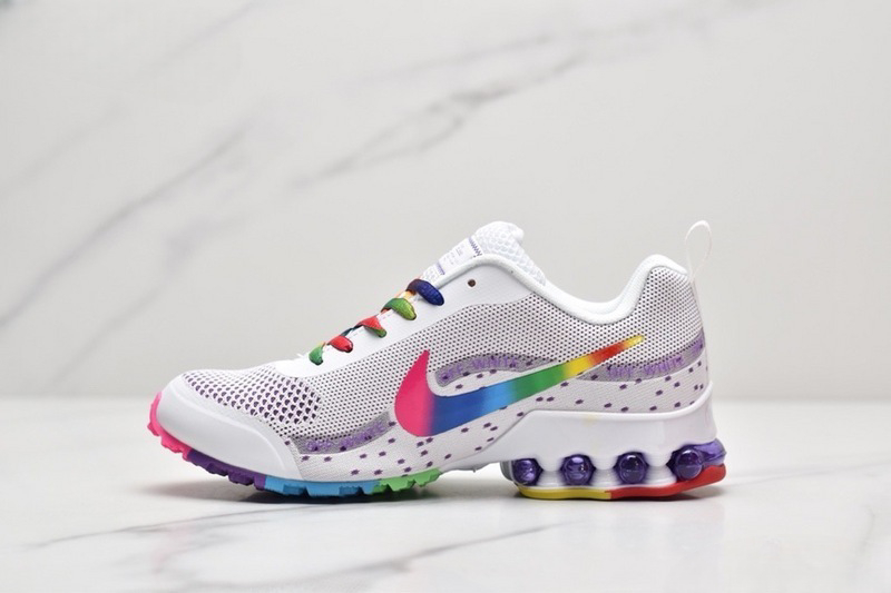 Les baskets Nike Shox Reax Run Air 2021 Femme marquent une évolution audacieuse dans la ligne Shox, avec un design à la fois moderne et fonctionnel.