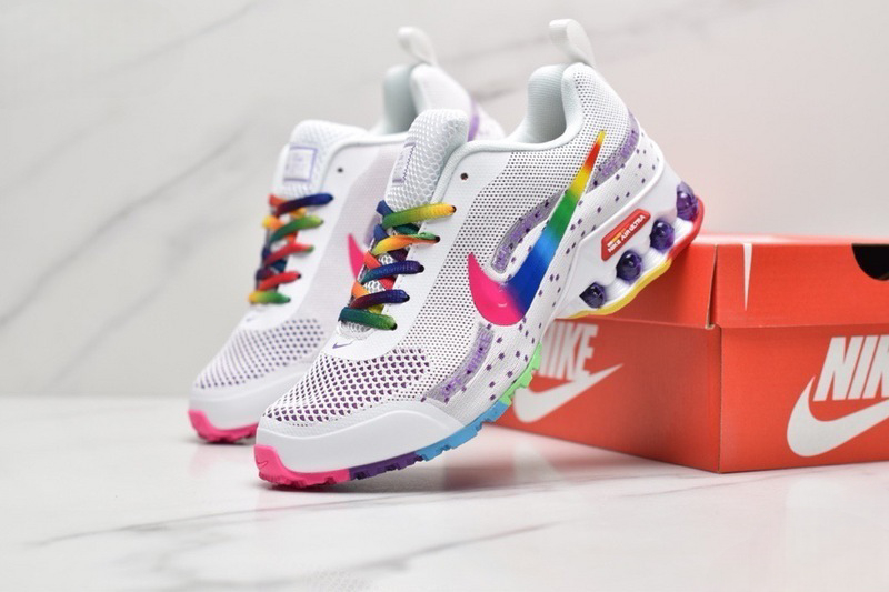 Les baskets Nike Shox Reax Run Air 2021 Femme marquent une évolution audacieuse dans la ligne Shox, avec un design à la fois moderne et fonctionnel.