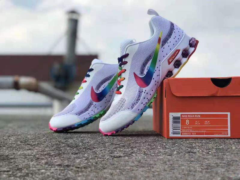 Les baskets Nike Shox Reax Run Air 2021 Femme marquent une évolution audacieuse dans la ligne Shox, avec un design à la fois moderne et fonctionnel.
