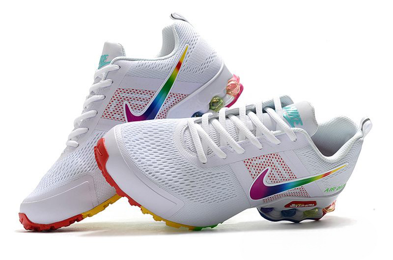 Les baskets Nike Shox Reax Run Air 2021 Femme marquent une évolution audacieuse dans la ligne Shox, avec un design à la fois moderne et fonctionnel.