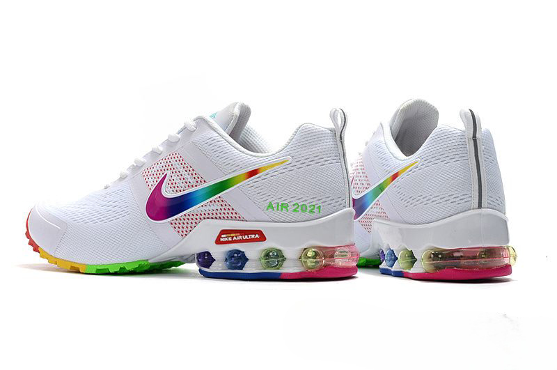 Les baskets Nike Shox Reax Run Air 2021 Femme marquent une évolution audacieuse dans la ligne Shox, avec un design à la fois moderne et fonctionnel.