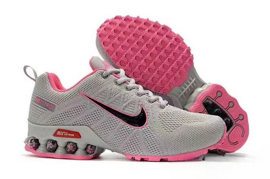 Les baskets Nike Shox Reax Run Air 2021 Femme marquent une évolution audacieuse dans la ligne Shox, avec un design à la fois moderne et fonctionnel.