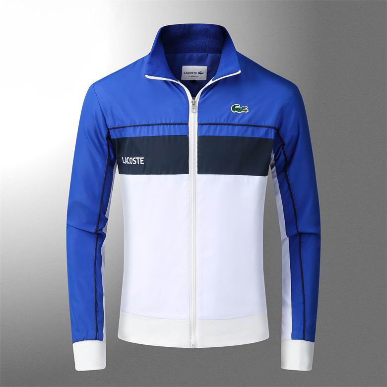 Les vestes Lacoste allient élégance et sportivité. Leur design épuré et leurs matériaux de qualité en font un choix incontournable.pas cher. Le moins cher.