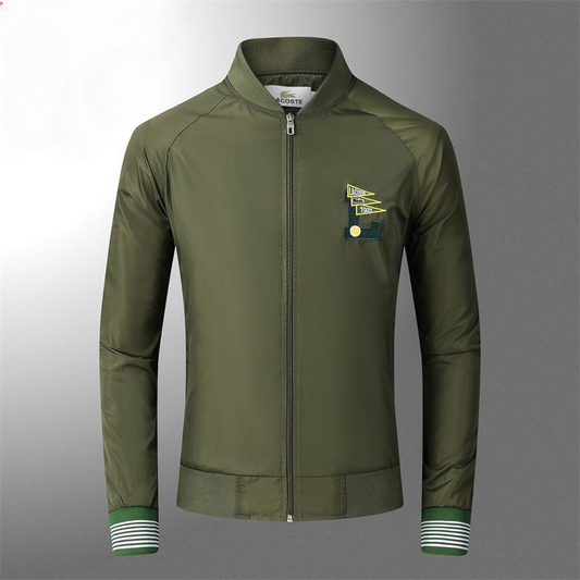 Les vestes Lacoste allient élégance et sportivité. Leur design épuré et leurs matériaux de qualité en font un choix incontournable.pas cher. Le moins cher.