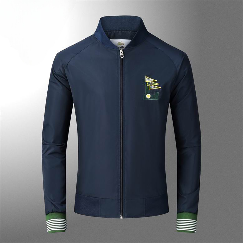 Les vestes Lacoste allient élégance et sportivité. Leur design épuré et leurs matériaux de qualité en font un choix incontournable.pas cher. Le moins cher.