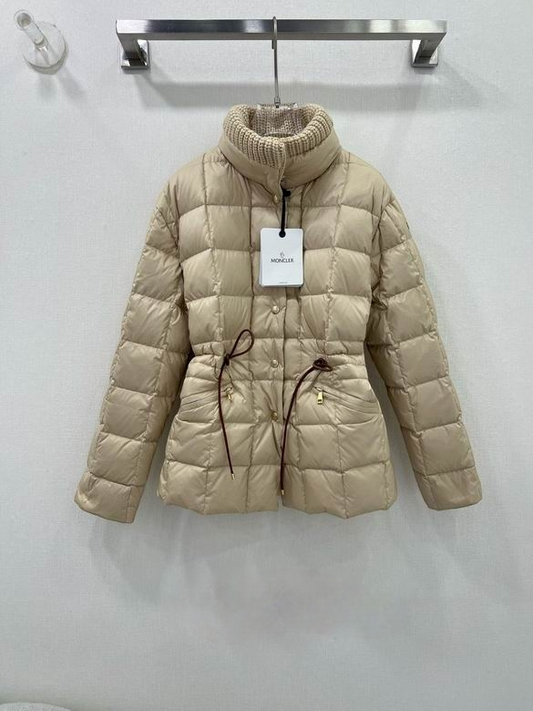 Les doudounes manteau Moncler Femme, ainsi que les Moncler Femme, incarnent un style et un raffinement incomparables.