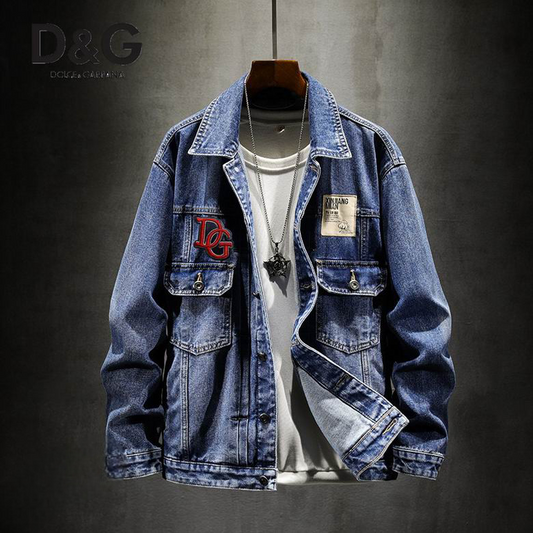 Profitez du mélange parfait de style et de fonctionnalité avec les vestes Dolce Gabbana, conçus pour ceux qui recherchent l'excellence en termes de confort et de performance.