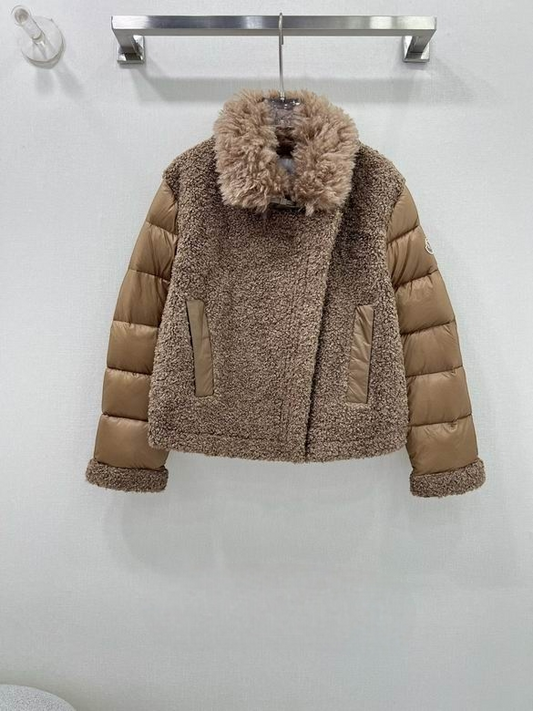 Les doudounes manteau Moncler Femme, ainsi que les Moncler Femme, incarnent un style et un raffinement incomparables. Au meilleur prix