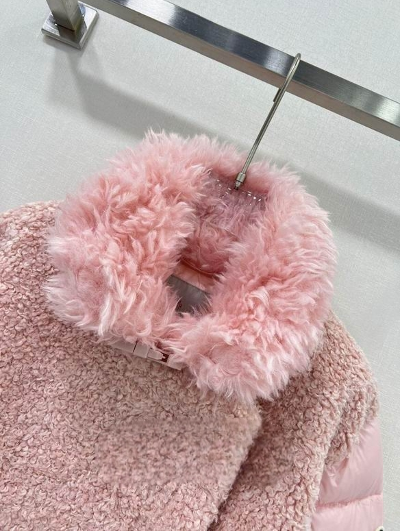 Les doudounes manteau Moncler Femme, ainsi que les Moncler Femme, incarnent un style et un raffinement incomparables. Au meilleur prix 