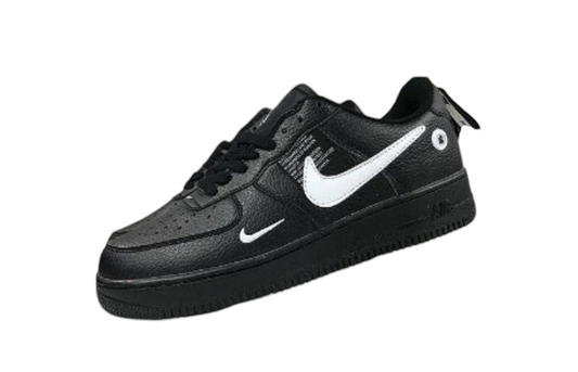Premièrement : Les baskets Nike Air Force 1 Low femme incarnent l’alliance parfaite entre style intemporel et innovation technique.