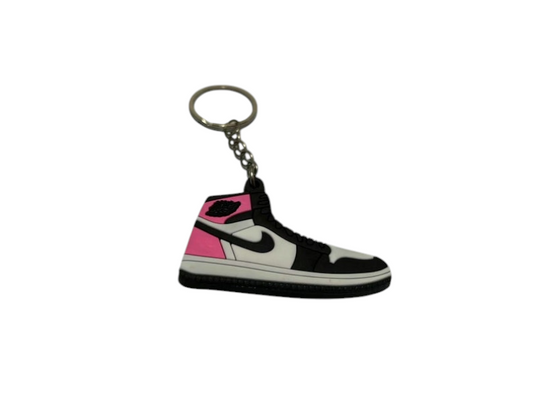 porte-clés sneakers fashionLes porte-clés sneakers fashion sont bien plus qu’un simple accessoire pratique ; ils incarnent l’essence du style urbain et moderne.