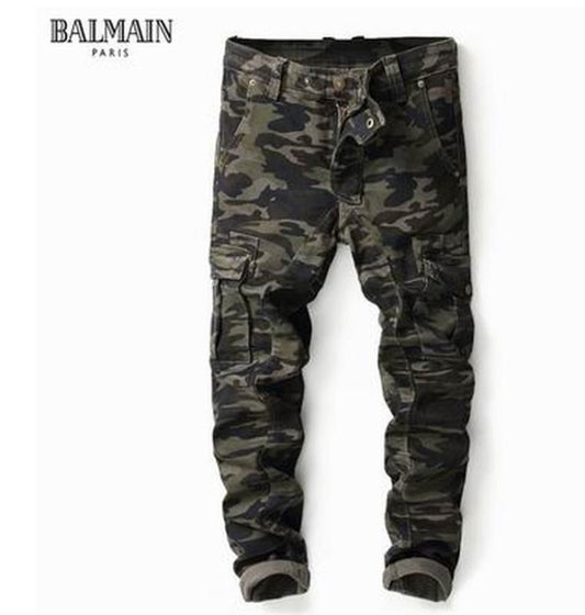 Les jeans Balmain pour homme allient sophistication et caractère, incarnant parfaitement l’ADN luxueux et avant-gardiste de la marque.