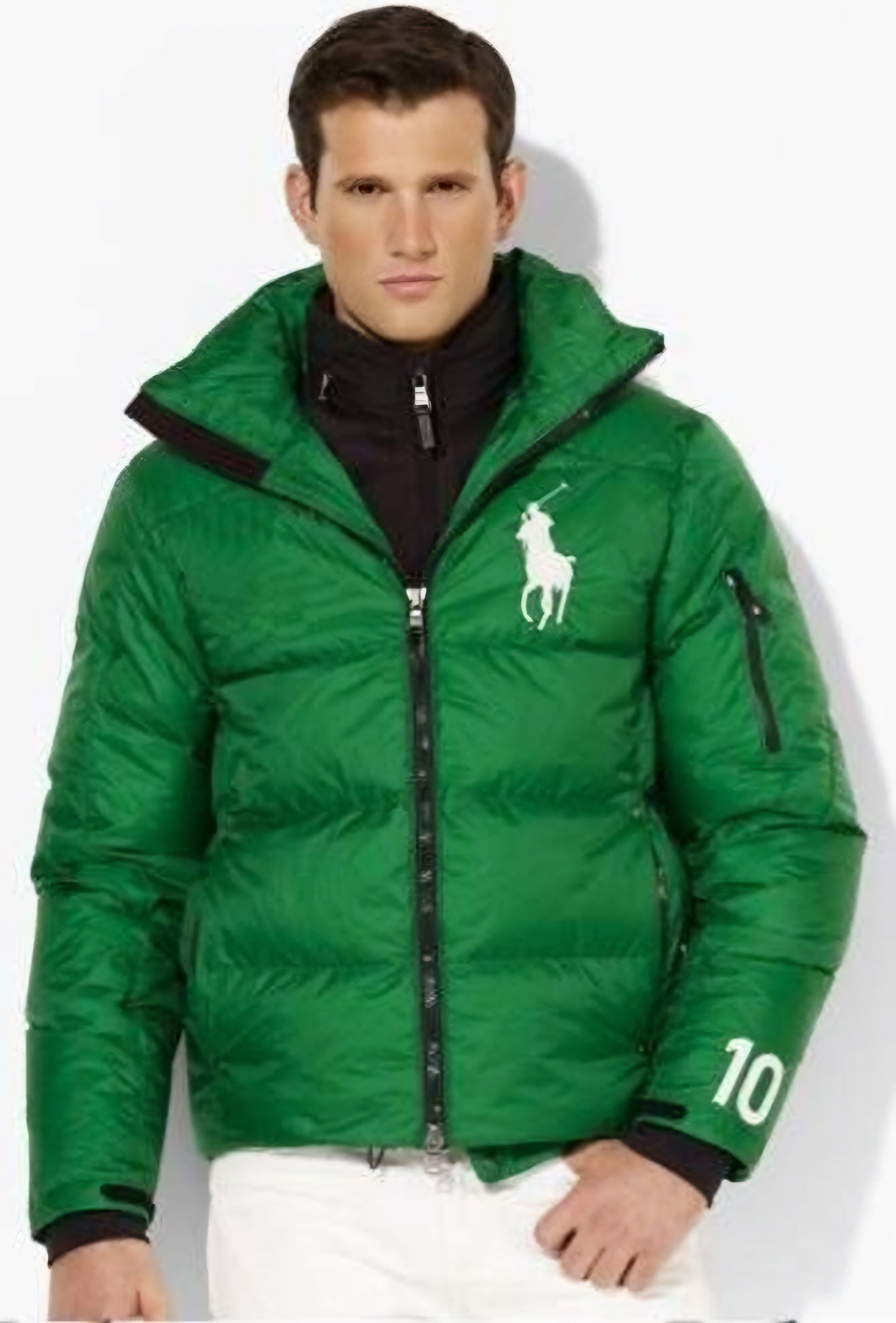 Les doudounes Ralph Lauren offrent une élégance intemporelle et une qualité exceptionnelle. Leur design raffiné et leurs matériaux haut de gamme 