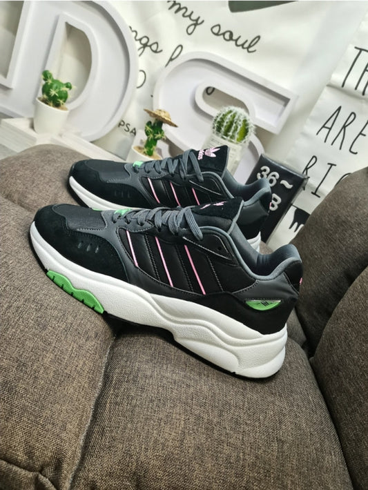 Premièrement, les baskets Adidas RETROPY F90 incarnent le mariage parfait entre style rétro et technologie moderne.