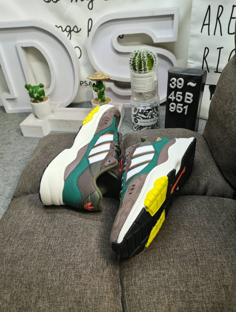Premièrement: les baskets Adidas RETROPY F90 incarnent le mariage parfait entre style rétro et technologie moderne. Leur silhouette élégante et dynamique. 