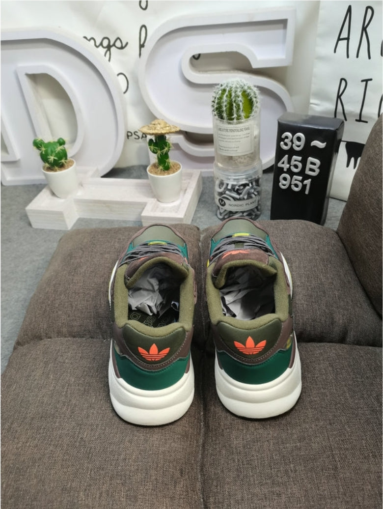 Premièrement: les baskets Adidas RETROPY F90 incarnent le mariage parfait entre style rétro et technologie moderne. Leur silhouette élégante et dynamique. 