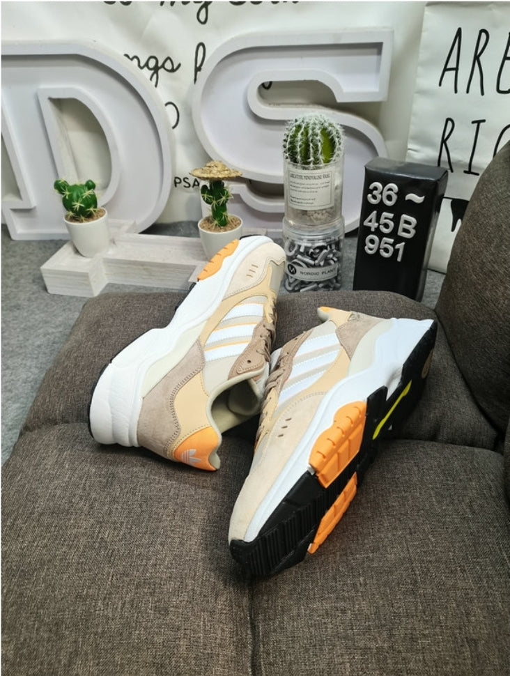 Premièrement: les baskets Adidas RETROPY F90 incarnent le mariage parfait entre style rétro et technologie moderne. Leur silhouette élégante et dynamique. combine un empeigne en mesh respirant avec des renforts en cuir pour un confort et une durabilité optimaux. 

 