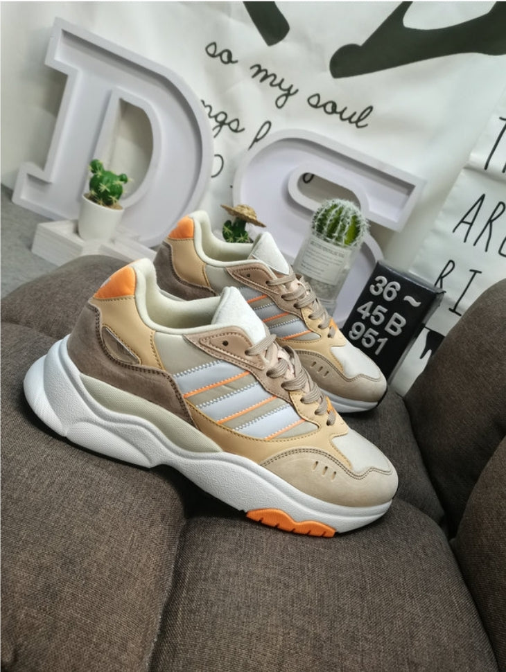 
 

Premièrement: les baskets Adidas RETROPY F90 incarnent le mariage parfait entre style rétro et technologie moderne. Leur silhouette élégante et dynamique. combine un empeigne en mesh respirant avec des renforts en cuir pour un confort et une durabilité optimaux. 

 


