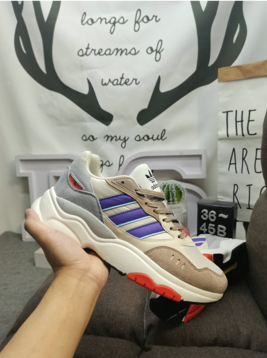 Premièrement: les baskets Adidas RETROPY F90 incarnent le mariage parfait entre style rétro et technologie moderne. voilLeur silhouette élégante et dynamique.